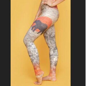NWT Niyama Sol Barefoot Pride Rock Leggings with Elephant & Lion, Size XS